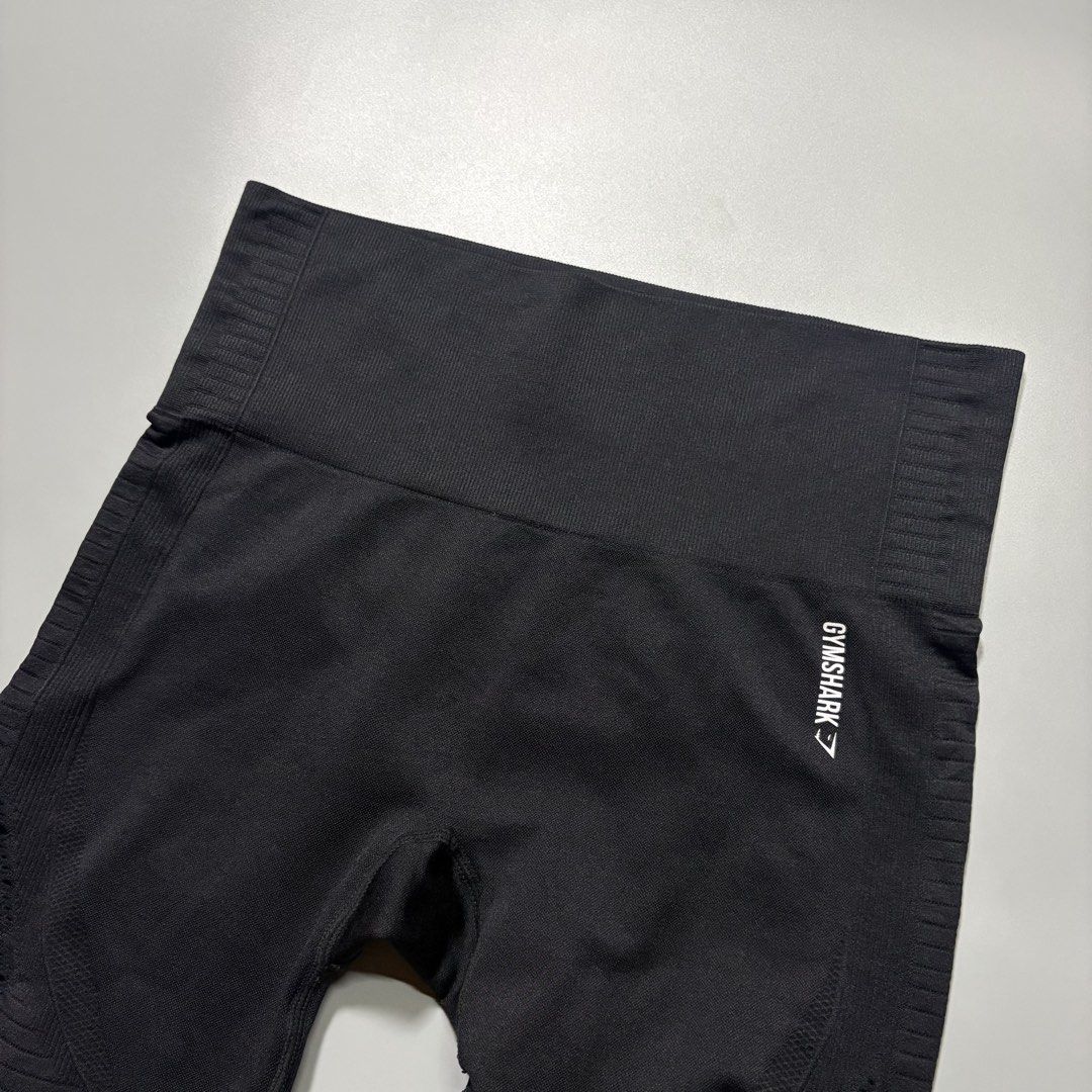 Gymshark Energy Cropped High Waisted Legging Medium (Category: Activewear) located in Tayabas. Submitted by tayabaskartell (Listing ID 1467213701, Image 3). Description: .