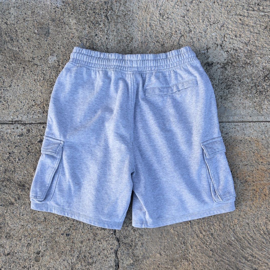Gymshark Grey Cargo Sweat Shorts (Category: Shorts) located in Puerto Princesa. Submitted by jdthrifts (Listing ID 1467308070, Image 2). Description: Dimes Waist- 28-32 Length- 18 Hem- 11.