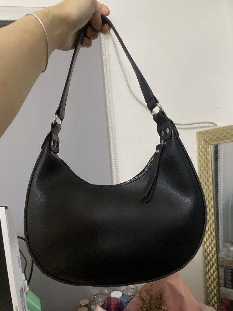 Half moon shoulder bag Victor Faobieno (Category: Shoulder Bags) located in Bacolor. Submitted by louiviellefinds (Listing ID 1467210990, Image 1). Description: So chic and pretty!.