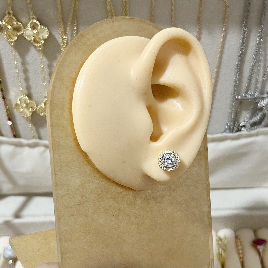 HALO SOLITAIRE GOLD EARRING (Category: Earrings) located in Talavera. Submitted by curatedbykhy (Listing ID 1467342860, Image 2). Description: .
