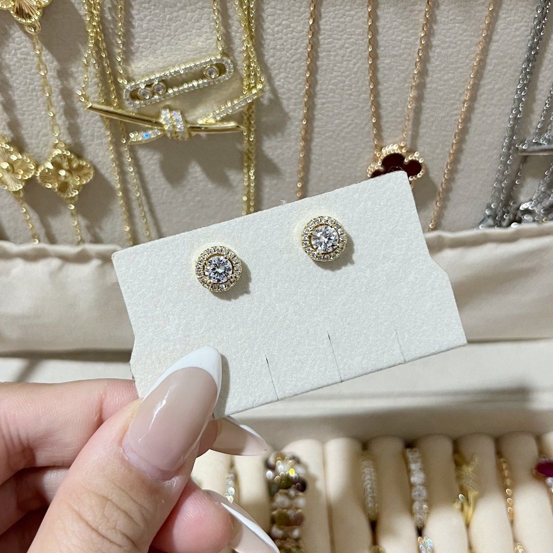 HALO SOLITAIRE GOLD EARRING (Category: Earrings) located in Talavera. Submitted by curatedbykhy (Listing ID 1467342860, Image 1). Description: .