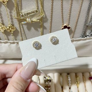 (Category: ) located in . Submitted by curatedbykhy (Listing ID 1467342860, Image 1). Description: .