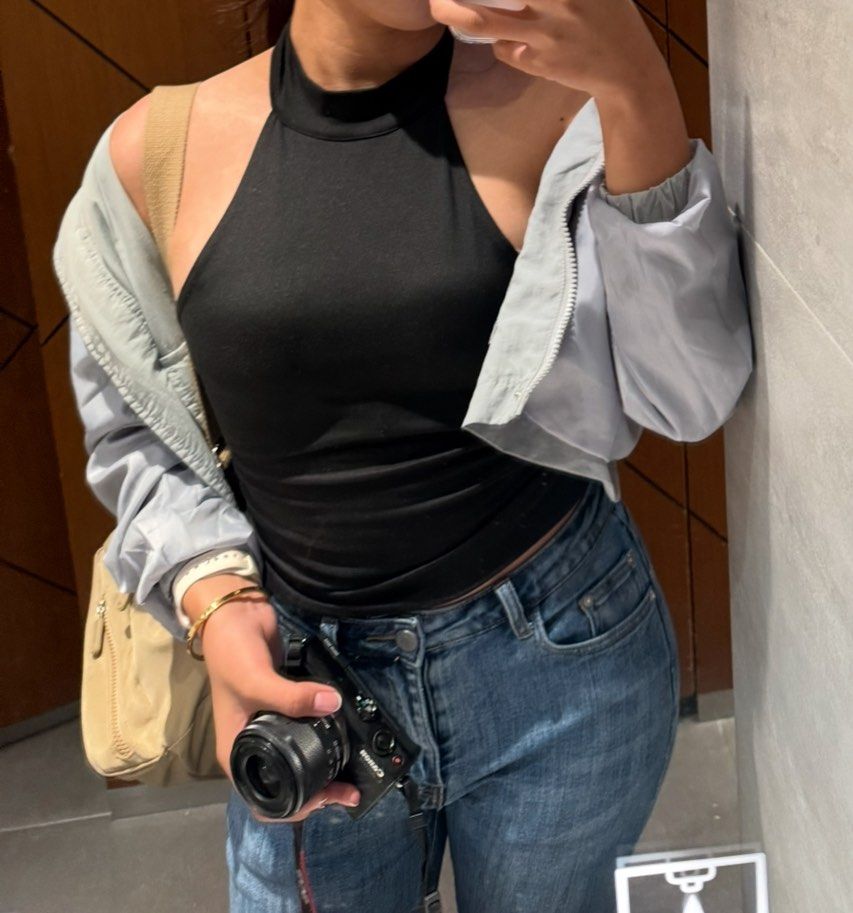 Halter Top (Category: Sleeveless) located in Quezon City. Submitted by dianneechloee (Listing ID 1467290917, Image 1). Description: ୨୧ ‧₊˚ 🖤 BLACK HALTER TOP 🎀 ౨ৎ price: ₱50 only!! 🫶🏻 ౨ৎ cute & easy to style ✨ ౨ৎ perfect for casual fits, date nights & going out 🪩 ౨ৎ condition: Used once ౨ৎ size: S ♡ shipping via J&T Express / Lalamove 📦💌 ♡ payment via GCash 💸 ♡ slight nego is okay! 🎀 decluttering my closet, so grab this cutie for only ₱5