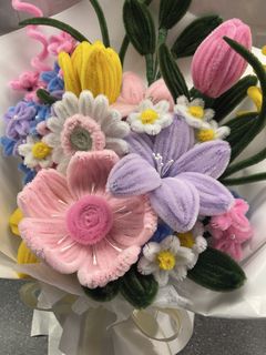 Black 💓Handmade pipe cleaner Flower and Chocolate Gift Bouquet, Hobbies ...