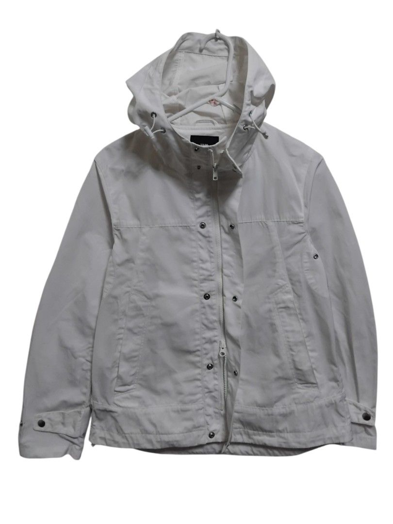 Hare Japan Tripe White Mountain Parka (Category: Coats, Jackets and Outerwear) located in Pasig City. Submitted by hustlexcurate (Listing ID 1467195217, Image 1). Description: Hare Japan Tripe White Mountain Parka Size S Dimensions: 21X26.