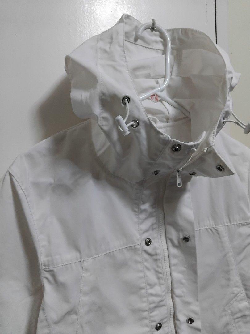 Hare Japan Tripe White Mountain Parka (Category: Coats, Jackets and Outerwear) located in Pasig City. Submitted by hustlexcurate (Listing ID 1467195217, Image 3). Description: Hare Japan Tripe White Mountain Parka Size S Dimensions: 21X26.