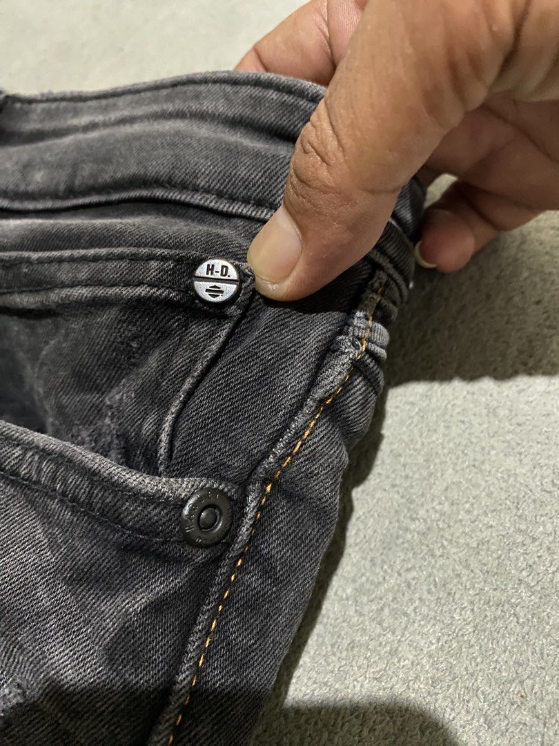 Harley Davibson motor pants (Category: Jeans) located in Tabaco. Submitted by centthrif55361 (Listing ID 1467186940, Image 3). Description: Harley davibson motor pants W:32 L:38 Excellent condition Need wash .