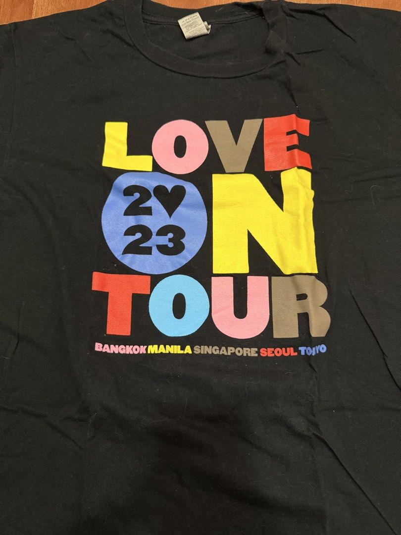 Harry Styles Merch (Category: Shirts) located in Quezon City. Submitted by krtstn (Listing ID 1467201713, Image 2). Description: Large Love on tour Manila.