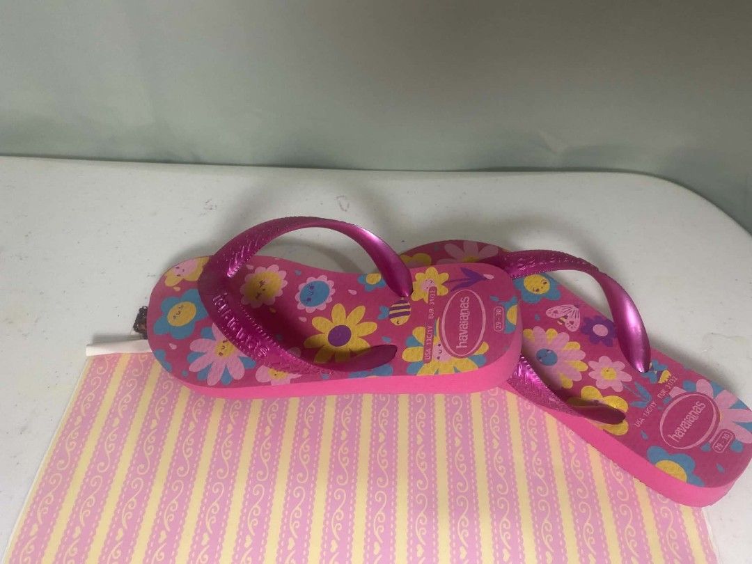 Havianas Pink Floral (Original) (Category: Babies & Kids Fashion) located in Muntinlupa City. Submitted by swiftowl.0cc8ab (Listing ID 1467308396, Image 2). Description: barely used, used twice only rsf: my daughter not comfortable wearing flip flops original price:1000.