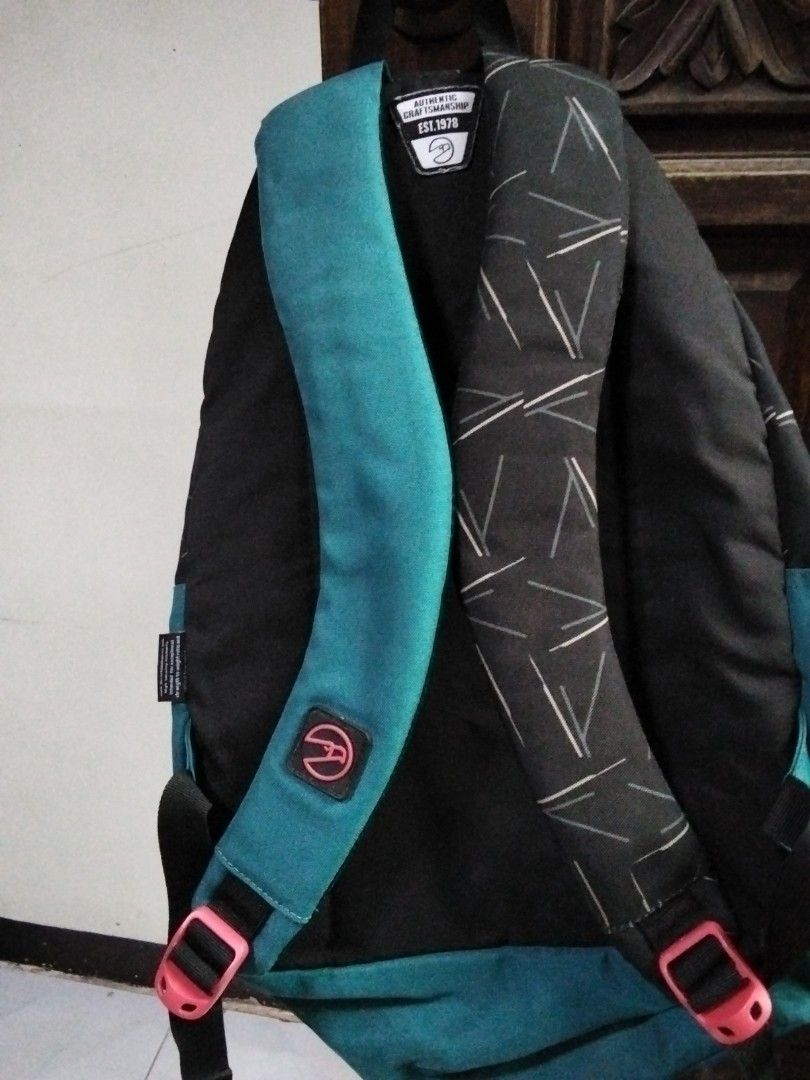 Hawk bag pack (Category: Luxury Bags & Wallets) located in Antipolo. Submitted by olayerm1213 (Listing ID 1467191049, Image 3). Description: .
