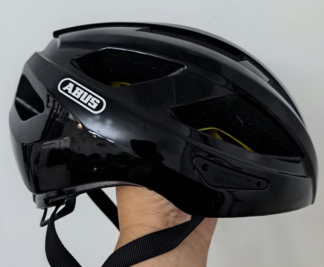 Helmet for Mountain biking (Category: Combat Sports) located in Las Pinas. Submitted by mitchvinluan (Listing ID 1467172351, Image 1). Description: Eto helmet for road bike .. For Sale : Abus helmet Size : medium Price : 4.500 php.