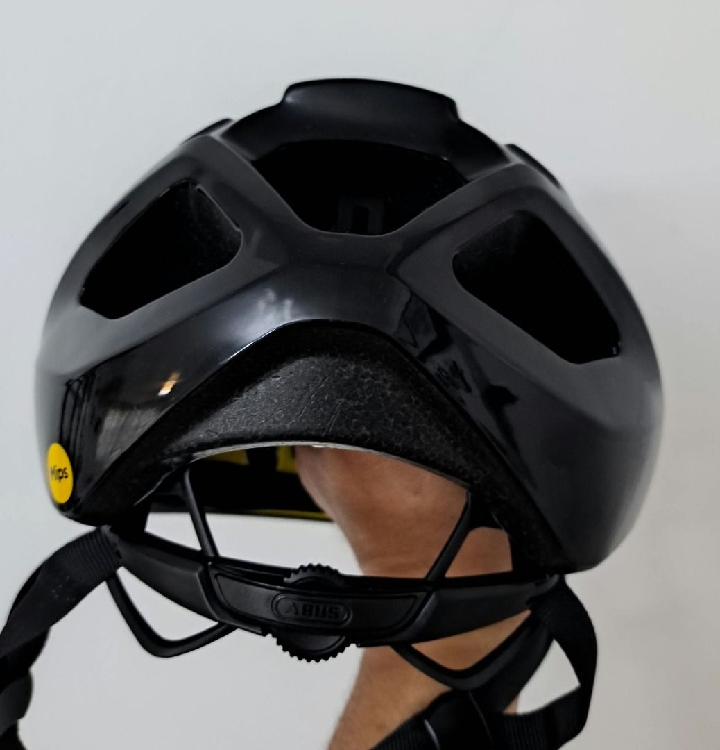 Helmet for Mountain biking (Category: Combat Sports) located in Las Pinas. Submitted by mitchvinluan (Listing ID 1467172351, Image 2). Description: Eto helmet for road bike .. For Sale : Abus helmet Size : medium Price : 4.500 php.