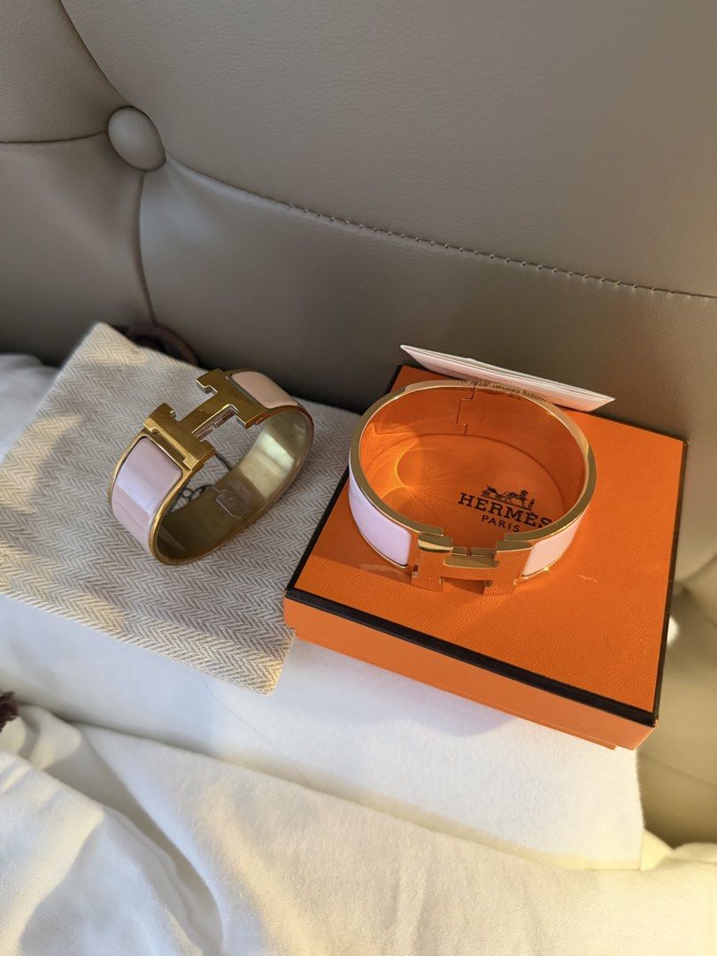 Hermes Clic Clac- pink/gold (Category: Other Accessories) located in Makati City. Submitted by lambogirl (Listing ID 1467274146, Image 2). Description: ✔️fits small to medium ✔️comes with entrupy, pouch, box, card and paper bag ✔️Free shipping or Pick up (Makati).