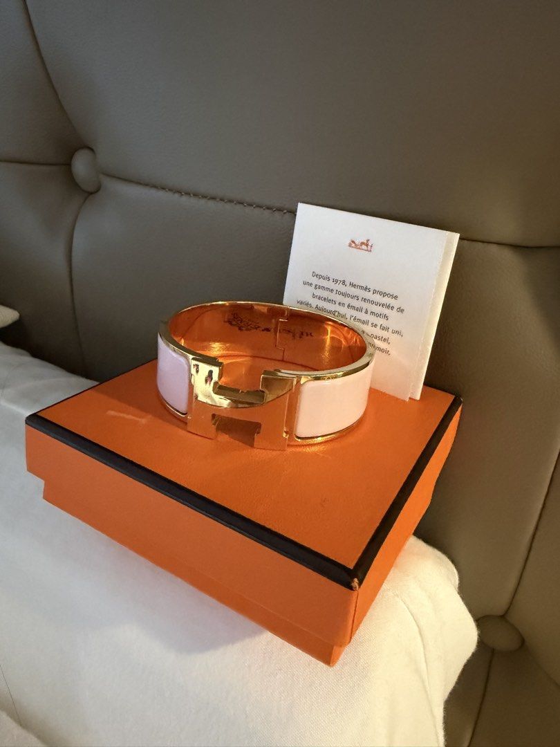 Hermes Clic Clac- pink/gold (Category: Other Accessories) located in Makati City. Submitted by lambogirl (Listing ID 1467274146, Image 1). Description: ✔️fits small to medium ✔️comes with entrupy, pouch, box, card and paper bag ✔️Free shipping or Pick up (Makati).