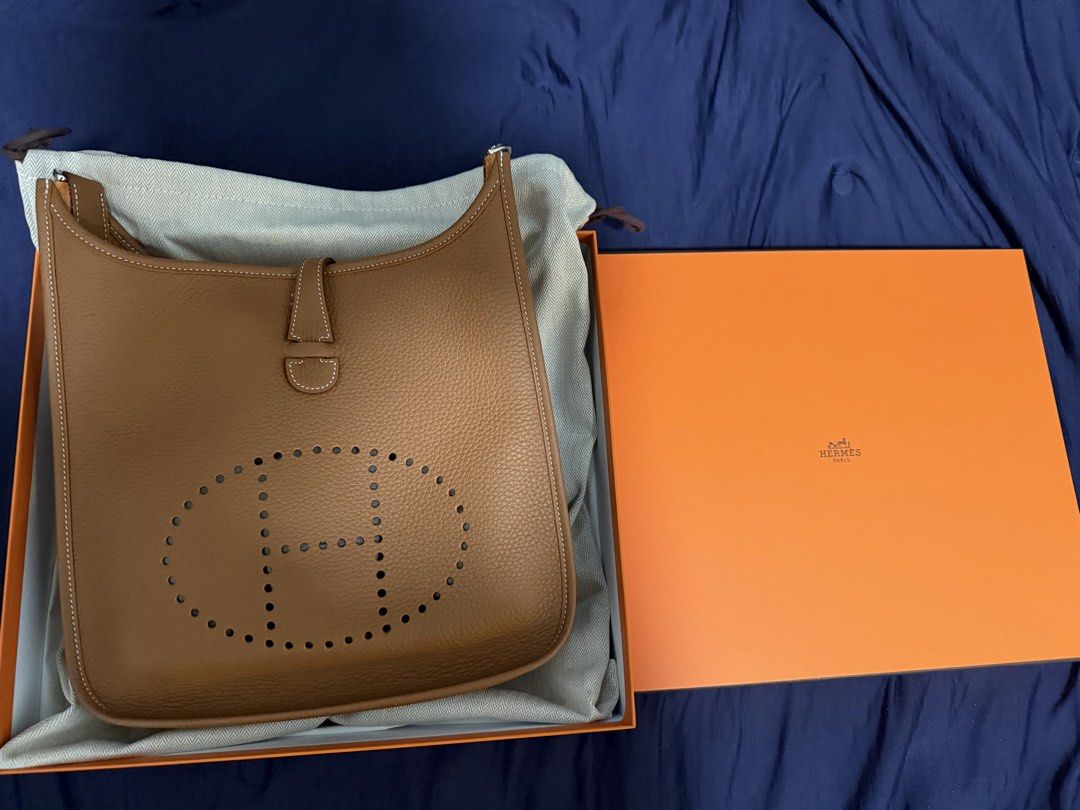 Hermes Evelyne 29 全新 （分類：手袋及銀包）位於 Hong Kong。 由 kenlam411 提交（商品編號 1467277995，圖片 1）。簡介： H 官網買 全新 連盒 連保護袋 可提供單據 有意PM。