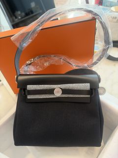 （分類：）位於 。 由 luxury_addicted 提交（商品編號 1467252638，圖片 1）。簡介： 。