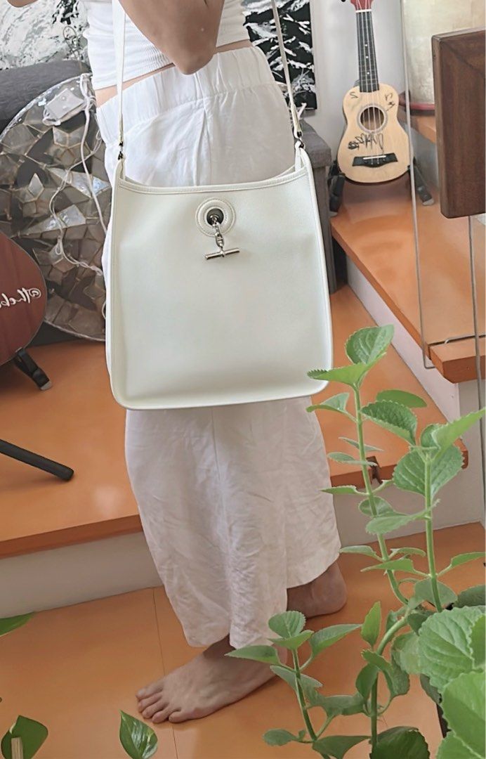 Hermes Vespa PM Epsom White (Category: Luxury Bags & Wallets) located in Angeles City. Submitted by luxenstuff (Listing ID 1467311071, Image 2). Description: Hermes Vespa Epsom Leather White Square G (2003) Lightly used With some glue marks on the strap joints but overall excellent condition 28cm x 28cm x 7-7.5cm Palladium Hardware Strap: 86-90cm (roughly 45cm shoulder drop) Collector’s item as the model has been discontinued (Guaranteed Authenti