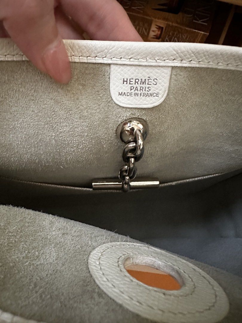 Hermes Vespa PM Epsom White (Category: Luxury Bags & Wallets) located in Angeles City. Submitted by luxenstuff (Listing ID 1467311071, Image 3). Description: Hermes Vespa Epsom Leather White Square G (2003) Lightly used With some glue marks on the strap joints but overall excellent condition 28cm x 28cm x 7-7.5cm Palladium Hardware Strap: 86-90cm (roughly 45cm shoulder drop) Collector’s item as the model has been discontinued (Guaranteed Authenti