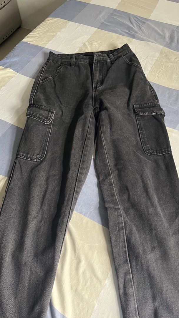 High Waist Flap Pocket Cargo Jeans (Category: Jeans) located in Manila. Submitted by _prettyp (Listing ID 1467197697, Image 2). Description: .