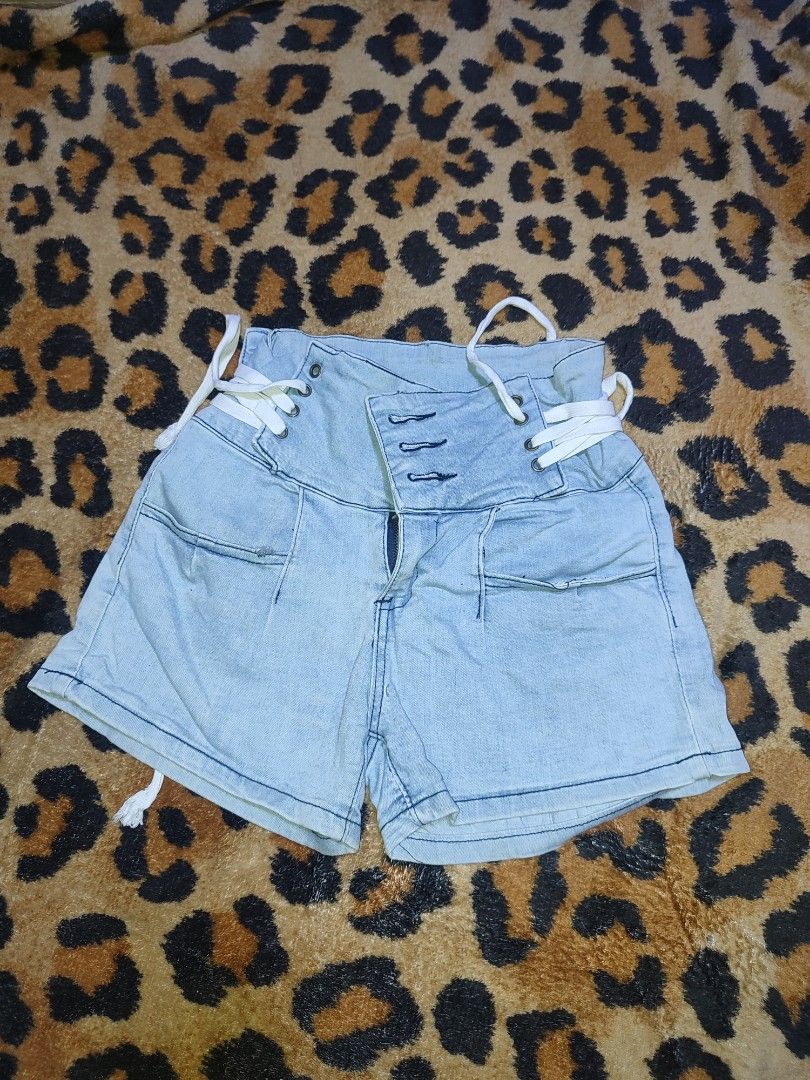 High waisted denim shorts adjustable (Category: Shorts) located in Manila. Submitted by roze_0126 (Listing ID 1467299858, Image 1). Description: Decluttering clothes sale ✨ all in very good condition, need lang ng space sa wardrobe and funds for univ 🙌🏻 W: up to 31 Loc: Manila pm for more information 🫡.