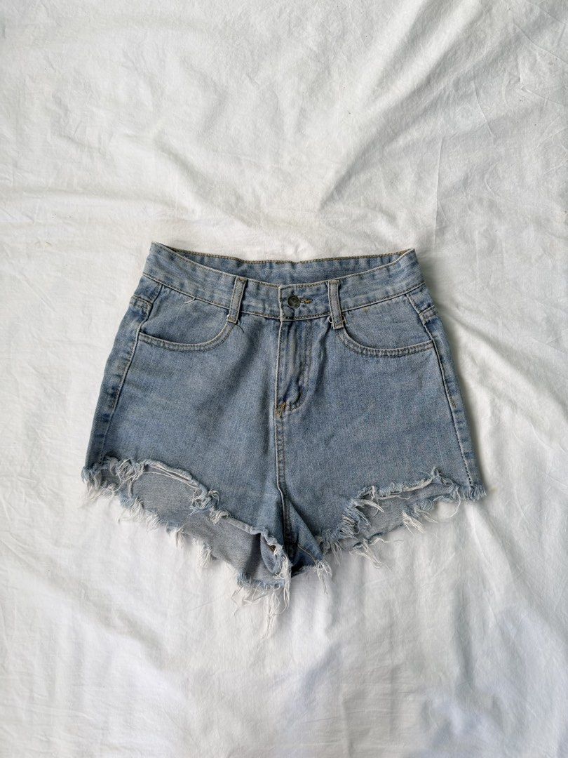 High waisted shorts (Category: Shorts) located in Tarlac. Submitted by el401_ (Listing ID 1467171978, Image 1). Description: Size 27 Length 12.