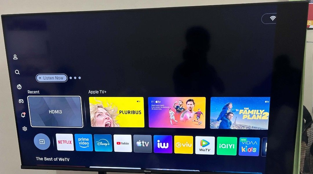 Hisense VIDAA 50" (Category: TV) located in Manila. Submitted by huiren12 (Listing ID 1467221861, Image 2). Description: price negotiable - Brand: Hisense Smart TV - Condition: Well Used (May sira po gilid which is black na sga as seen jn the picture) - Built-in Apps: Netflix, Prime Video, Disney+, YouTube, Apple TV & more - Connectivity: Wi-Fi connected, HDMI3 port active - Included: Functional remote interface - Ideal for: Netflix binges, gamin