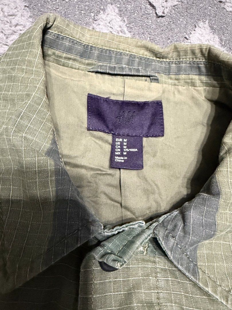 H&m - Olive Green Patchwork military jacket (Category: Coats, Jackets and Outerwear) located in Cavite. Submitted by commoncourtesy (Listing ID 1467345110, Image 2). Description: Authentic.