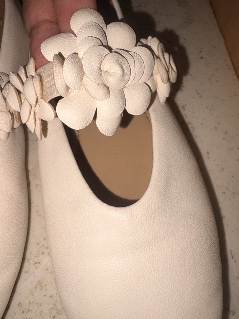 H&M Ballet flat (Category: Babies & Kids Fashion) located in Catarman. Submitted by hyukissco (Listing ID 1467276360, Image 3). Description: Size 31 - suggested age 7 years old Bought in H&M store - P990 Rfs: outgrown *slightly negotiable .