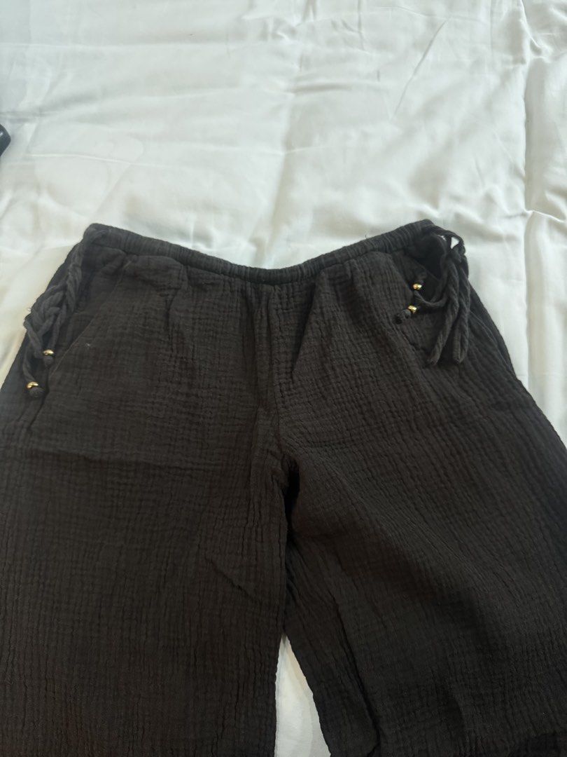 H&M beach pants (Category: Other Bottoms) located in Manila. Submitted by emilyclothes.usa (Listing ID 1467240681, Image 1). Description: .