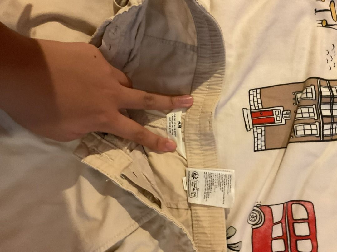 H&M Beige Cargo Pants (Category: Jeans) located in Taguig. Submitted by fromdaphne (Listing ID 1467257274, Image 2). Description: rfs: not needed anymore like new, not really worn mop: gcash & maya.