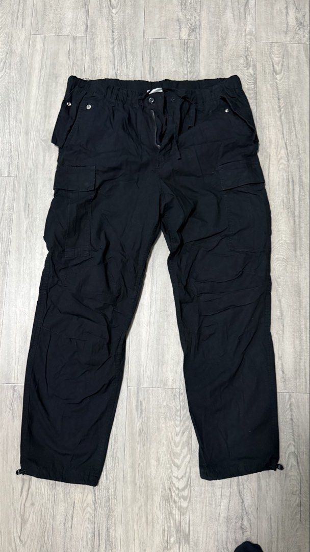 H&M Black Cargo Pants Regular Fit Size M (Category: Joggers) located in Caloocan City. Submitted by kobeeeee_12 (Listing ID 1467227716, Image 1). Description: - Brand: H&M - Style: Black cargo pants with regular fit - Size: M - Waist: Elastic waistband with drawstring - Pockets: Multiple utility pockets on sides and back - Hem: Adjustable cuffs with drawcords - Material: Comfortable cotton blend - Condition: Worn a few times, still in solid shape