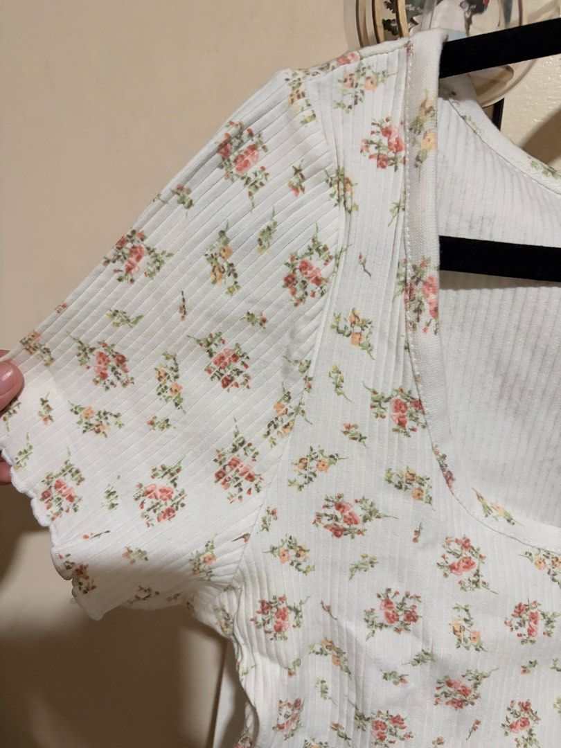 H&M button down top (Category: Blouses) located in Manila. Submitted by ayabananana (Listing ID 1467270666, Image 2). Description: .