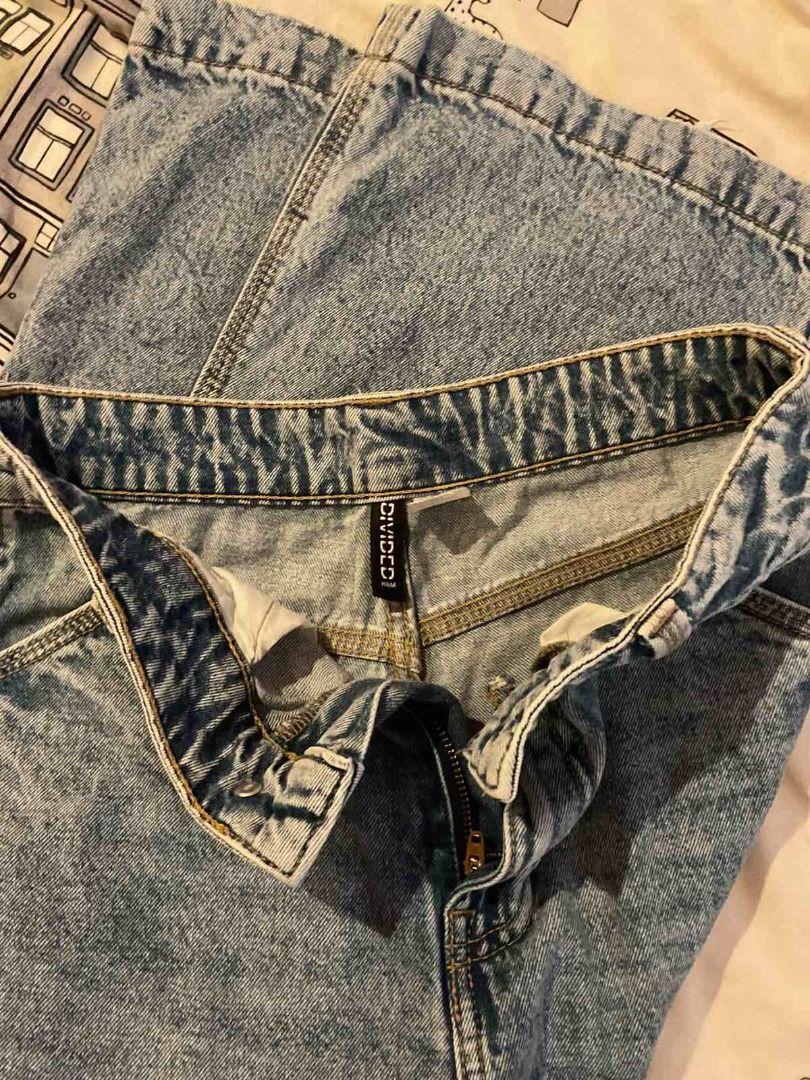 H&M Cargo Jeans (Category: Jeans) located in Caloocan City. Submitted by fromdaphne (Listing ID 1467255957, Image 2). Description: rfs: not needed anymore like new, not really worn mop: gcash & maya.