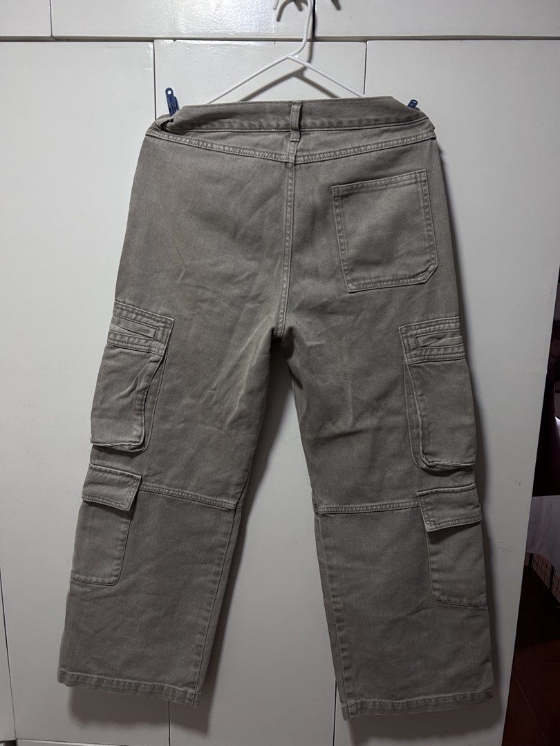 H&m Cargo Pants (Category: Jeans) located in Dasmarinas. Submitted by abugs (Listing ID 1467203049, Image 2). Description: .