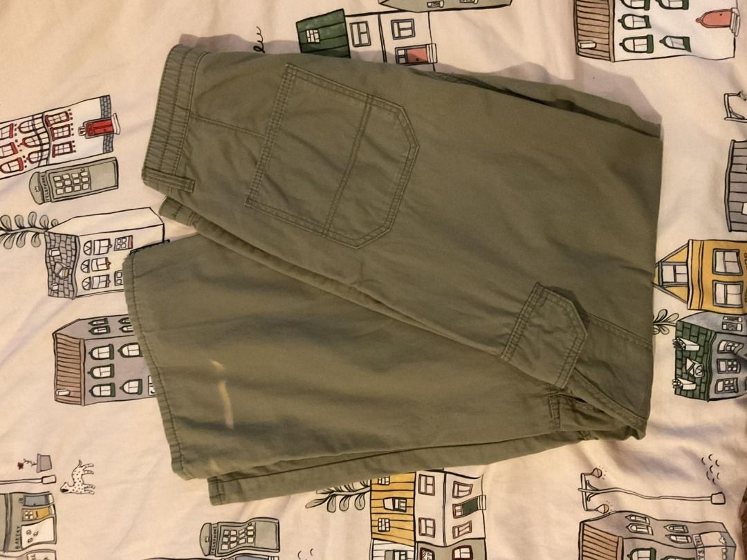 H&M Cargo Pants (Category: Jeans) located in Taguig. Submitted by fromdaphne (Listing ID 1467257563, Image 1). Description: rfs: not needed anymore like new, not really worn, has small bleach stain mop: gcash & maya.