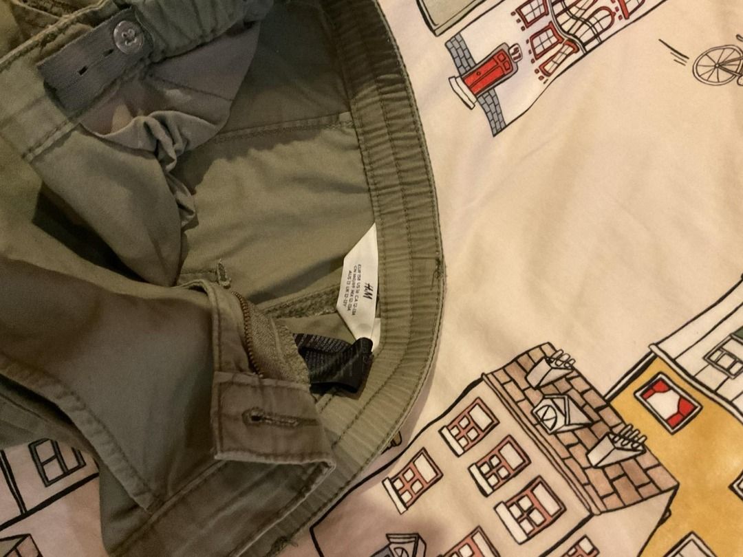 H&M Cargo Pants (Category: Jeans) located in Taguig. Submitted by fromdaphne (Listing ID 1467257563, Image 2). Description: rfs: not needed anymore like new, not really worn, has small bleach stain mop: gcash & maya.