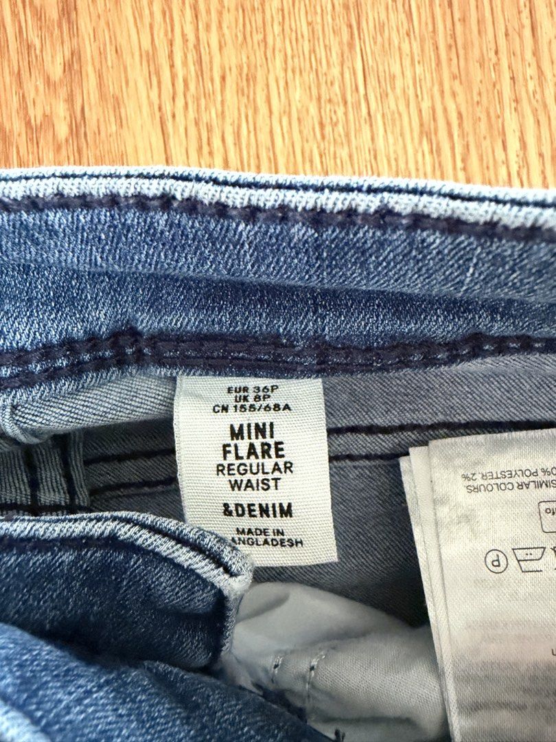 H&M Denim Mini Flare Regular Waist Jeans (Category: Jeans) located in Quezon City. Submitted by morgan_rysblk (Listing ID 1467184559, Image 3). Description: - Brand/Style: H&M Denim Mini Flare Jeans - Wash: Classic Blue - Fit: Regular waist with comfortable stretch denim - Too small na for me.