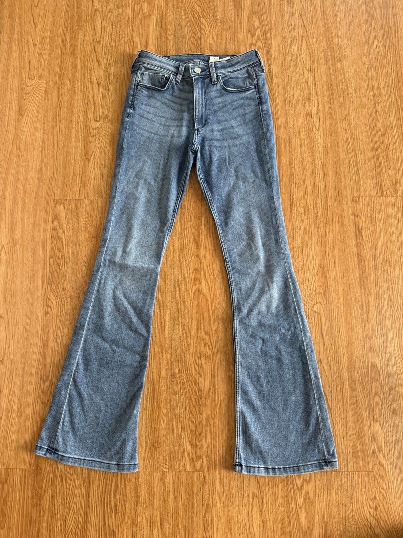 H&M Denim Mini Flare Regular Waist Jeans (Category: Jeans) located in Quezon City. Submitted by morgan_rysblk (Listing ID 1467184559, Image 2). Description: - Brand/Style: H&M Denim Mini Flare Jeans - Wash: Classic Blue - Fit: Regular waist with comfortable stretch denim - Too small na for me.