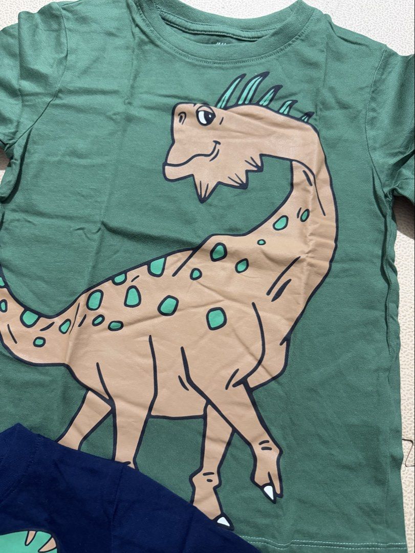 H&M Dinosaur T-Shirts Bundle (Category: Babies & Kids Fashion) located in Pasig City. Submitted by cjmo_ (Listing ID 1467271180, Image 3). Description: - Set of 3 H&M short sleeve dinosaur t-shirts for boys - Size: EUR 110/116 | US 5T/6 | UK 4-6Y - Condition: Great bundle deal for little dino fans Used 1-2 times only.