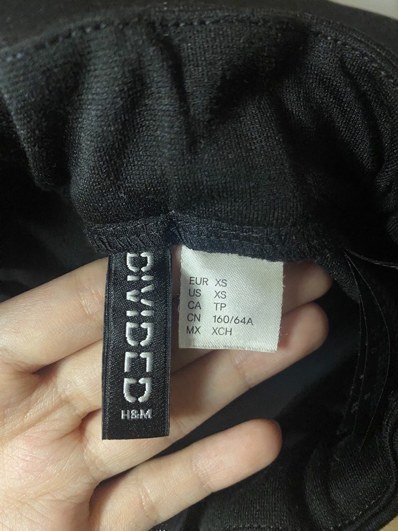 H&M Divided Black Skirt Size XS (Category: Skirts) located in Calamba. Submitted by gdeclutters_ (Listing ID 1467299524, Image 2). Description: - Brand: H&M Divided - Size: XS (EUR/US Extra Small) - Material: Comfortable fabric with elastic waistband - Style: Versatile basic piece, easy to mix and match.