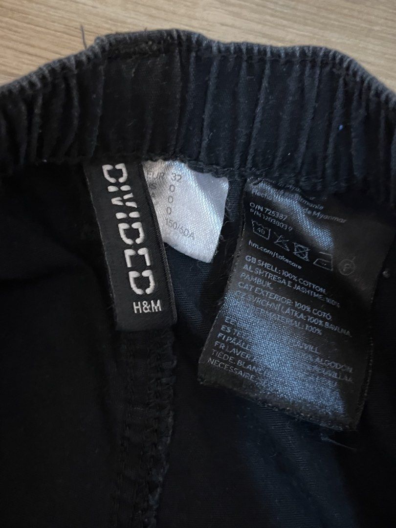 H&M Divided Black Utility Pants Size 32 (Category: Other Bottoms) located in Quezon City. Submitted by yours.myaa (Listing ID 1467313193, Image 2). Description: - Brand/Model: H&M Divided utility pants - Color: Black - Material: 100% cotton for everyday comfort - Fit: Straight leg with elastic drawstring waistband - Details: Practical front patch pockets - Condition: Clean and ready for a new owner.