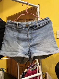 (Category: ) located in . Submitted by handpickedbynetty (Listing ID 1467224775, Image 1). Description: .