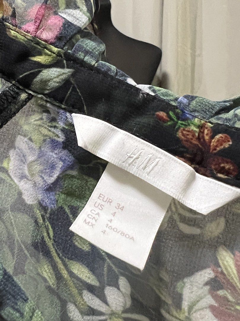 HM Floral blouse (Category: Blouses) located in Las Pinas. Submitted by jilanah (Listing ID 1467341177, Image 2). Description: .