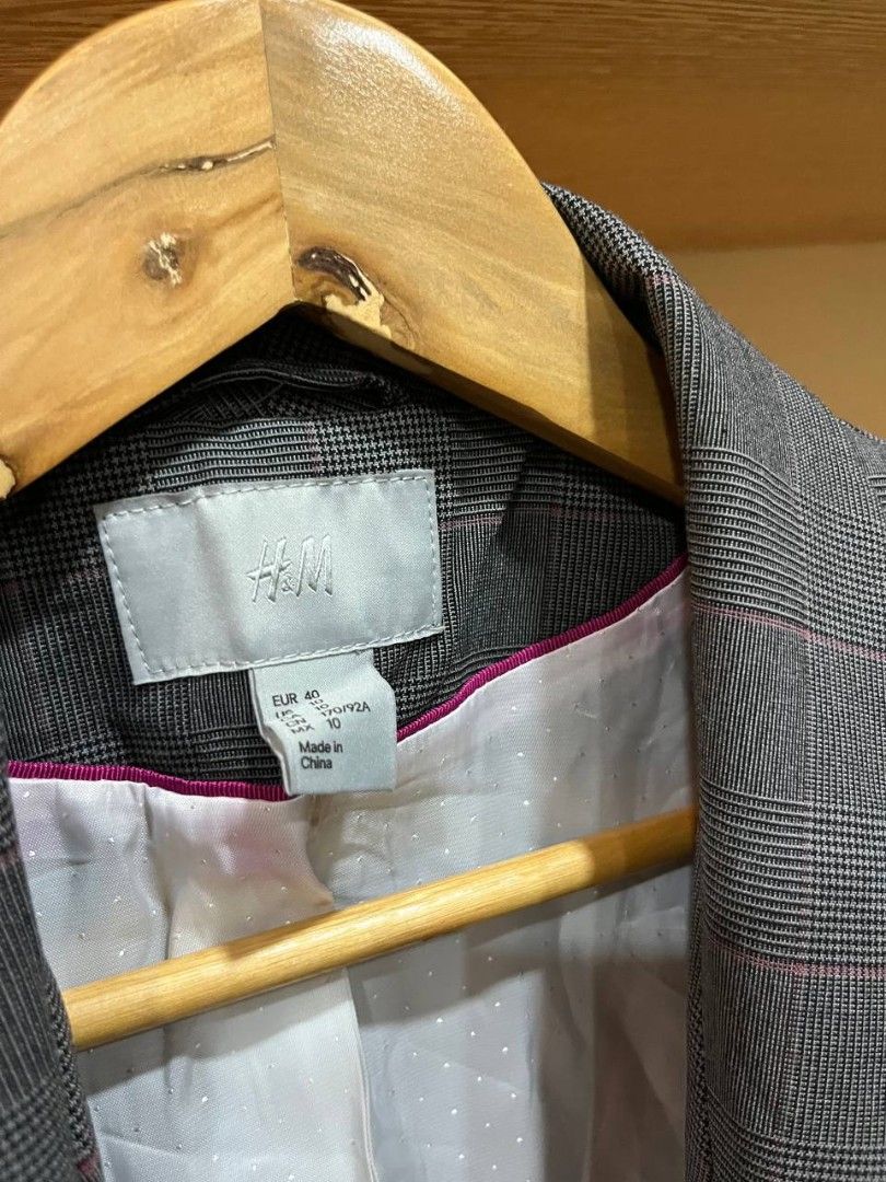 H&M grey plaid ruffle-collar blazer (Category: Coats, Jackets and Outerwear) located in Quezon City. Submitted by michypeachyy1 (Listing ID 1467318941, Image 3). Description: 500 plus shipping medium size fits small too.