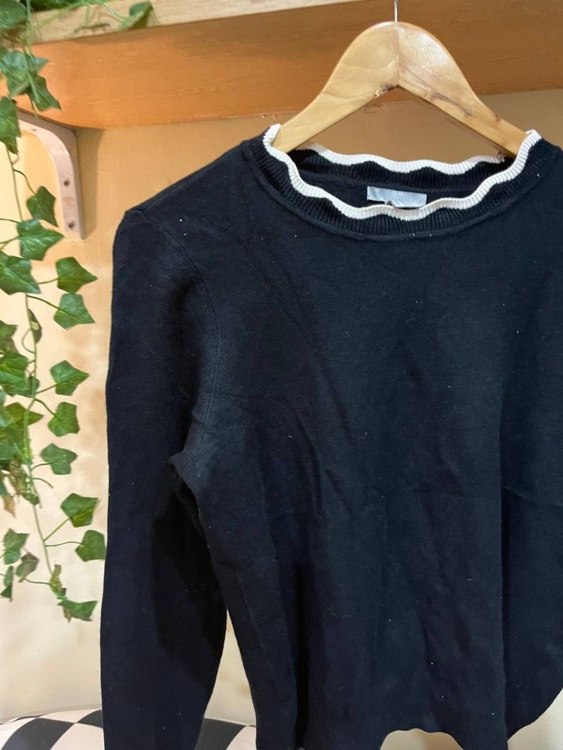 H&M knitted sweater longsleeves (Category: Coats, Jackets and Outerwear) located in Quezon City. Submitted by michypeachyy1 (Listing ID 1467324493, Image 3). Description: 200 plus ship med size.