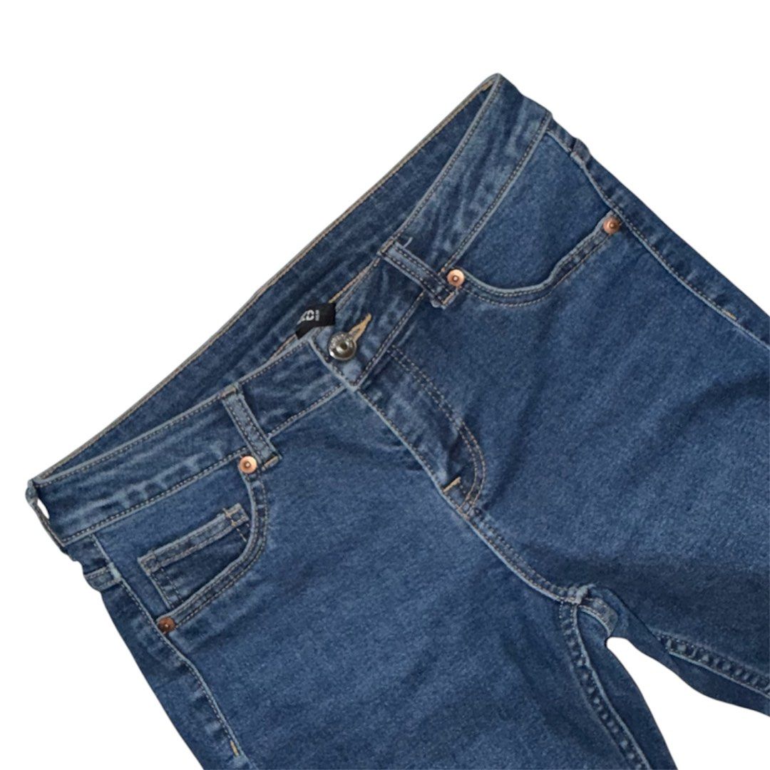 H&M Low Rise Mini Flare Jeans (Category: Jeans) located in Santa Rosa. Submitted by elo.declutters (Listing ID 1467344274, Image 3). Description: Jeans is flattering, especially with heels and flats. RFS: Duplicates Condition: 10/10 (Excellent).