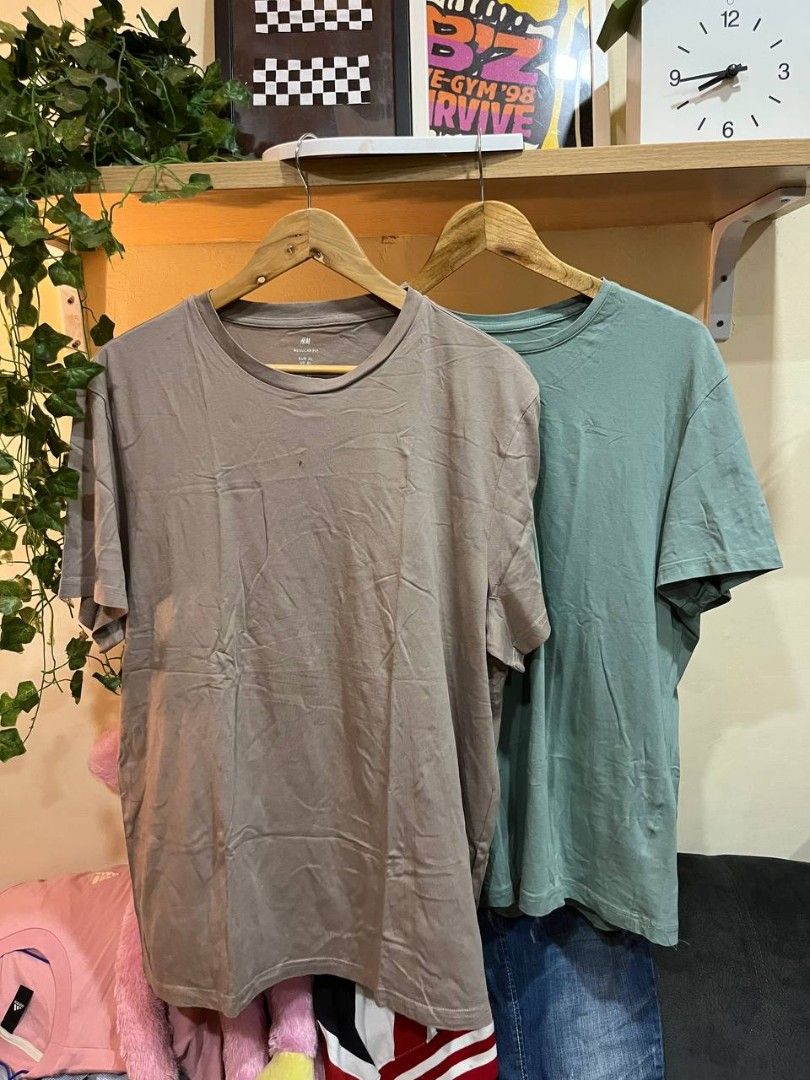 H&M Men's Regular Fit Basic T-Shirts (Category: Activewear) located in Quezon City. Submitted by michypeachyy1 (Listing ID 1467256827, Image 1). Description: 300 plus shipping bundle only!! Large to XL fitting parehas.
