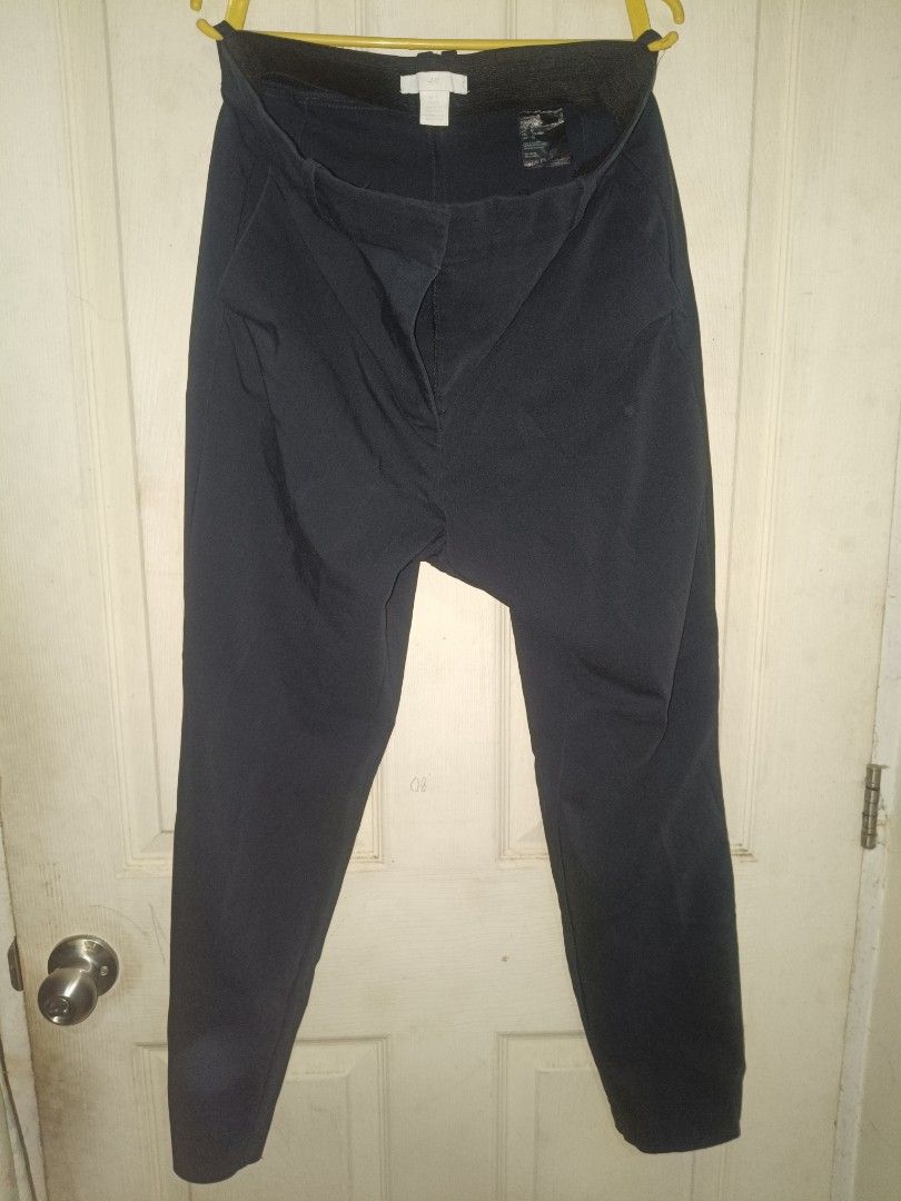 H&M Navy Blue Trousers (Category: Trousers) located in Bacoor. Submitted by knncze (Listing ID 1467211652, Image 2). Description: • thrifted, wore it a few times • W×L - 32×38 • issue - removable stains.