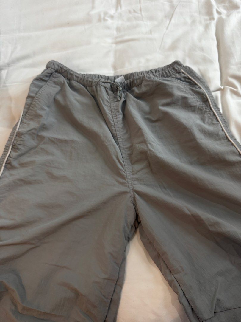 H&M pants (Category: Jeans) located in Manila. Submitted by emilyclothes.usa (Listing ID 1467240191, Image 1). Description: .
