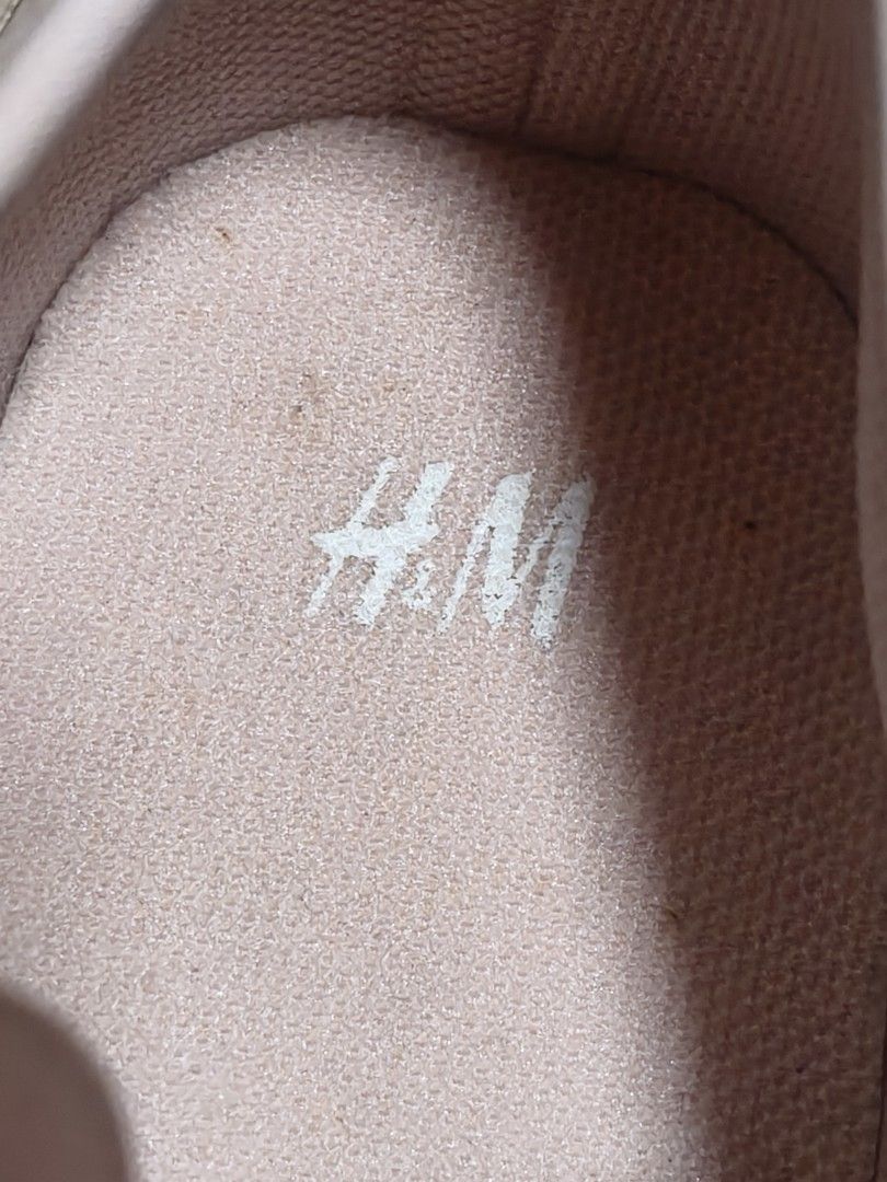 H&M Pink Sneakers 37 (Category: Sneakers) located in San Fernando. Submitted by pollygirl08 (Listing ID 1467269806, Image 3). Description: - Brand: H&M - Color: Cute pink (laces and soles match) - Style: Lace-up casual sneakers with heel pull tabs - Perfect for everyday wear and comfortable walking.